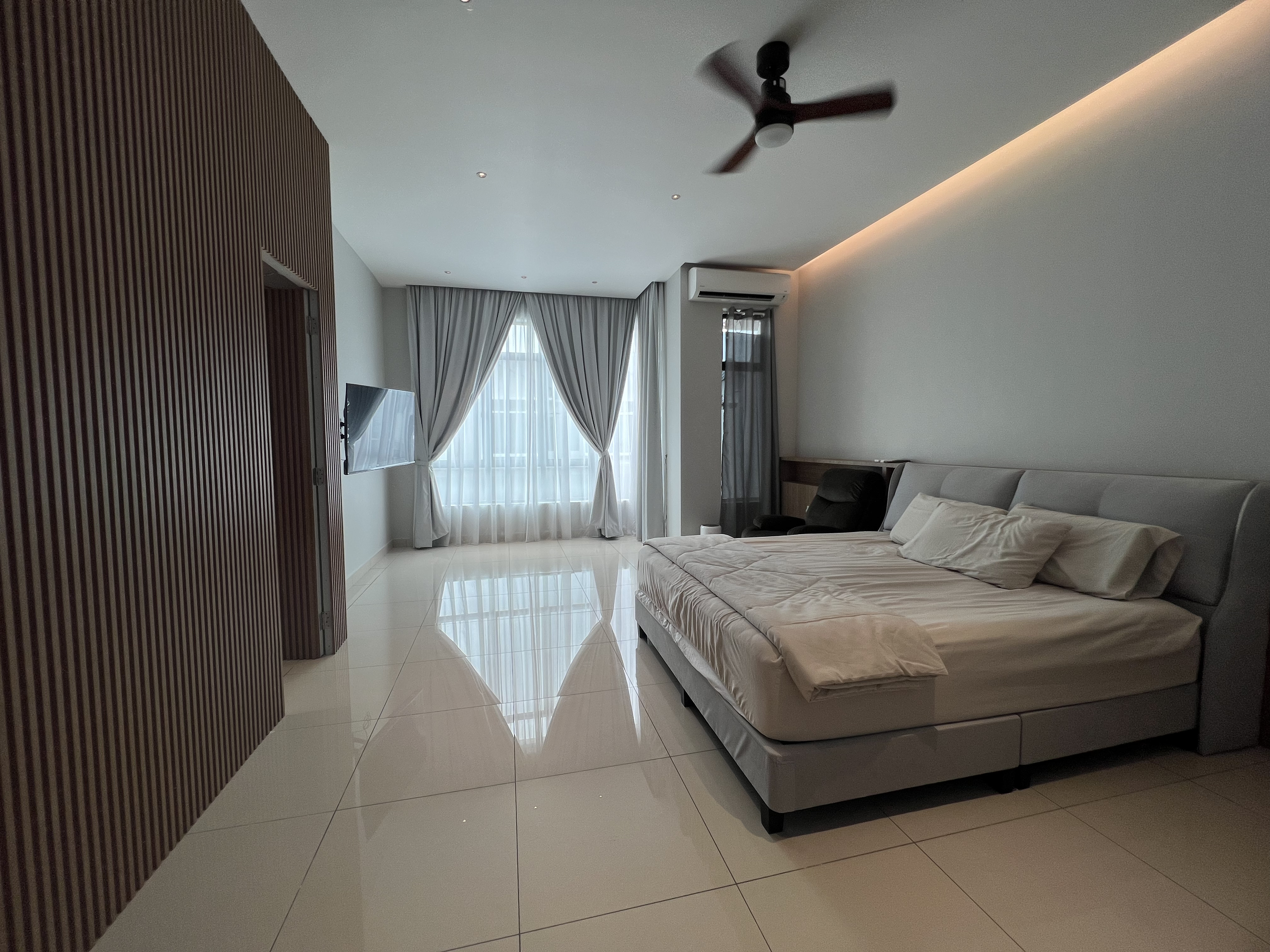 Master Room Main Image